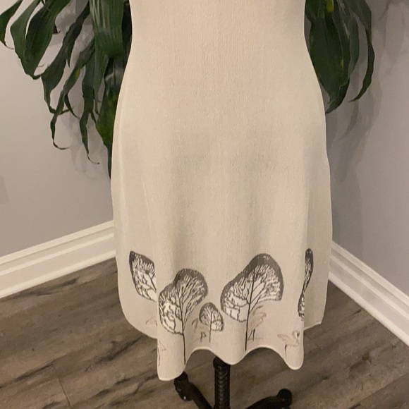 Dress - Picture 4 of 4